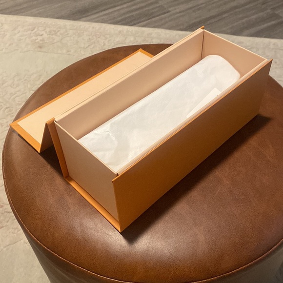 Louis Vuitton Box with Magnetic Closure - Picture 5 of 9